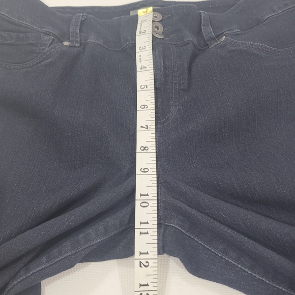 Torrid Denim Super Stretch Jeggings Size 16S Black EUC - Picture 4 of 6